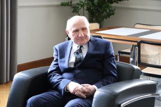 Nikt nie chciał mu pomóc, ale on się nie przejmuje. 86-letni pan Józef po raz kolejny przystępuje do matury