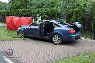 Potworny wypadek w Hucie Mińskiej. Audi dachowało. Nie żyje 38-latek