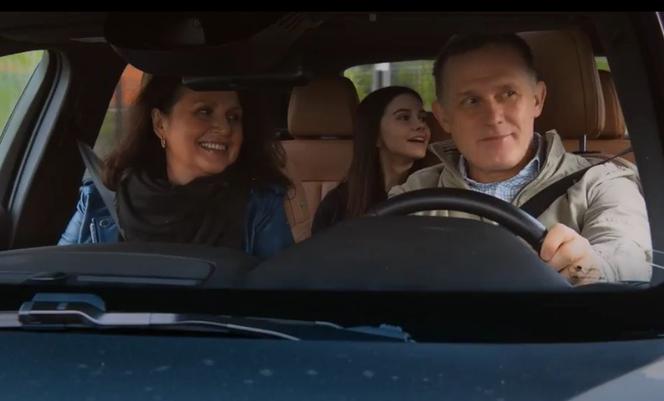 M jak miłość. Marysia (Małgorzata Pieńkowska), Basia (Karina Woźniak), Artur Rogowski (Robert Moskwa)