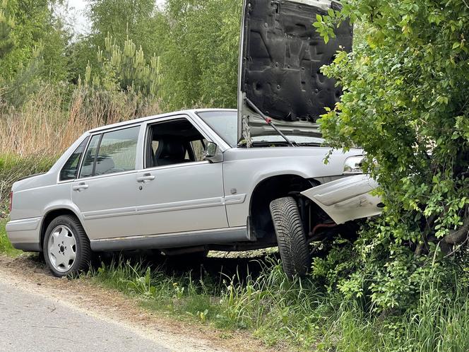 Zamaskowani sprawcy zaatakowali trzech kierowców. Doszło do gigantycznego karambolu w Wolicy