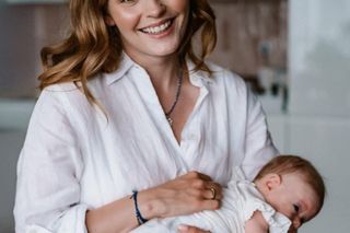 Olga Kalicka ruszyła z promocją… własnego dziecka! Córeczka ma zaledwie miesiąc, a już występuje w reklamie