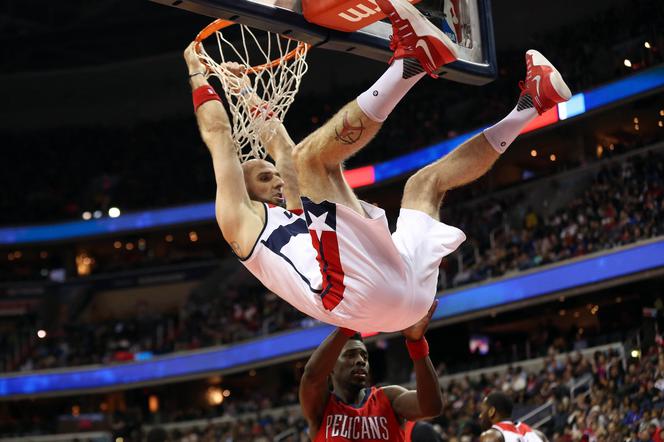 Marcin Gortat CHAMSKO odpowiedział kibicowi. Twoja mama...