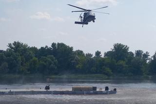 Akcja Wisła 2023 w Toruniu. Terroryści opanowali barkę z chemikaliami. Efektowne ćwiczenia