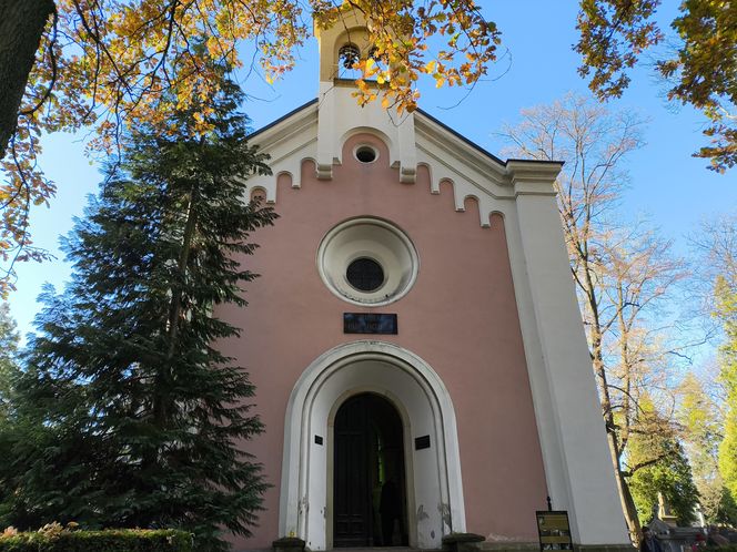 Słoneczna pogoda sprzyjała. 32. Kwesta Na Odnowę Zabytków Starego Cmentarza w Tarnowie