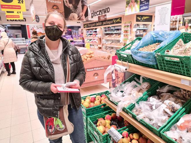 Sprzedali jej orzechy z robakami 