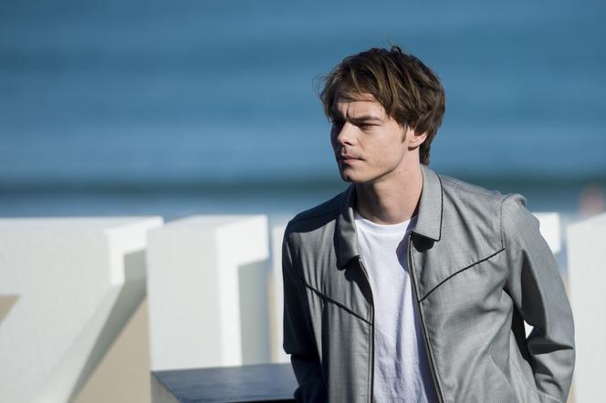Stranger Things 2: Charlie Heaton ma syna z wokalistką rockową! Ukrywał to przed światem?