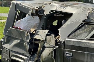 Wojskowe auto wylądowało na dachu. Ranny 34-latek