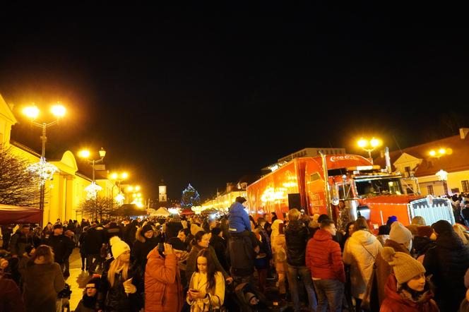 Ciężarówka Coca-cola w Białymstoku! Świąteczna atrakcja przyciągnęła tłumy mieszkańców na Rynek Kościuszki