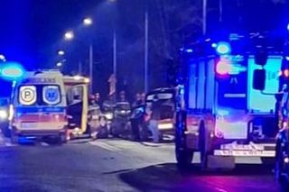 Wypadek na DK78 w Radlinie. Samochody zderzyły się czołowo. Droga jest zablokowana ZDJĘCIA