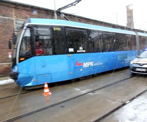 Kierowcy lekceważą ten przepis, wielu nie ma o nim pojęcia. To nagranie pokazuje, czym to grozi