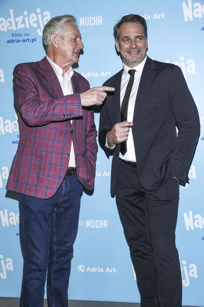 To z nim wystrojony Paweł Deląg poszedł głosować. Szok!