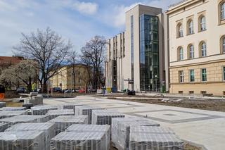 Modernizacja placu Słowiańskiego w Zielonej Górze. Jak przebiegają prace?