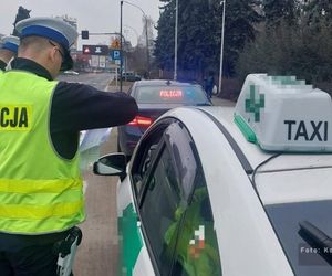 Taksówkarze na aplikację pod lupą rzeszowskich policjantów. Wykroczeń nie brakowało 