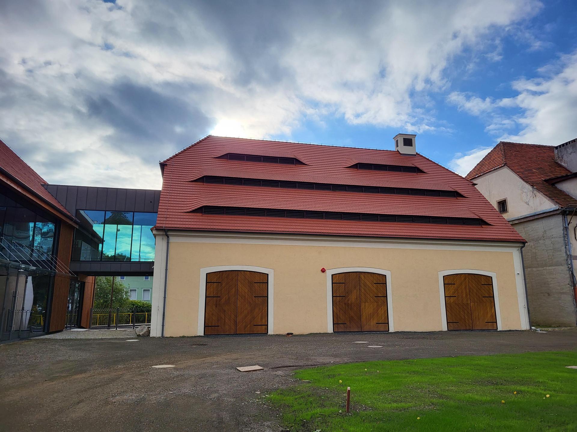 Pałac Sobieszów po remoncie – Mała Stajnia