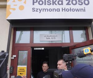 Protest rolników w Białymstoku. Siano i obornik przed biurem marszałka Hołowni