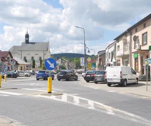 Nowa Słupia - rynek i ulica Świętokrzyska. Wiosna 2025