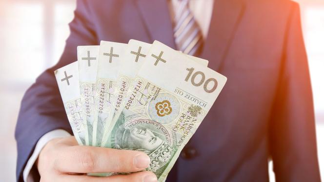 Wypłata za grudzień dużo WCZEŚNIEJ! Tysiące Polaków z gotówką przed świetami!