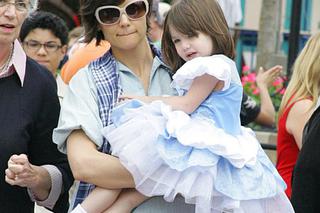 Katie Holmes i Suri