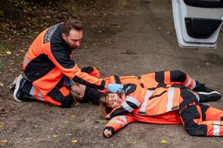 Na sygnale odc. 657 streszczenie. Miłosz zwabia Basię i Martynę poza miasto. Pragnie zemsty