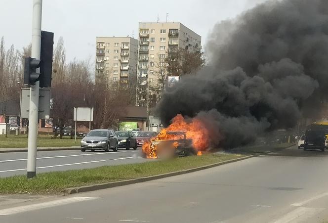 Katowice. Samochód nagle stanął w płomieniach! Potężne