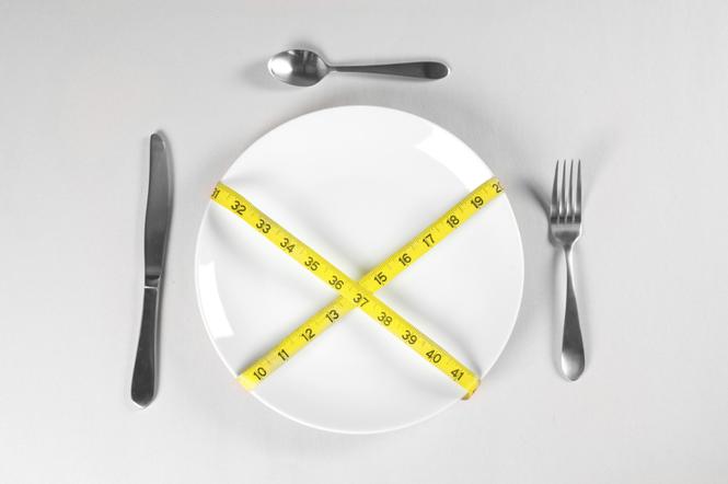 Czy głodówka to sposób na odchudzanie? Ile można schudnąć podczas głodówki?