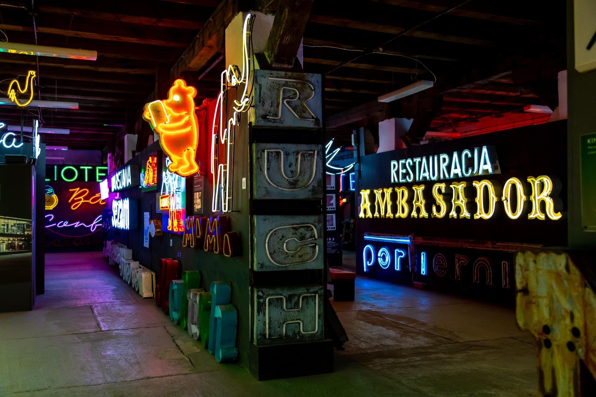 Neony z Muzeum Neonów w Warszawie