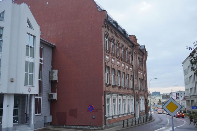 Zabytkowa fasada z XX wieku zachwyca białostoczan. Dzisiaj mieści się tam słynna instytucja