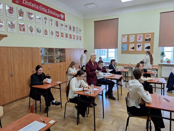 Maturzyści z Rzeszowa rozpoczęli egzaminy 
