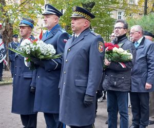 Zapalono znicze dla rozstrzelanych mieszkańców Leszna. W rocznicę tragicznych wydarzeń [ZDJĘCIA]