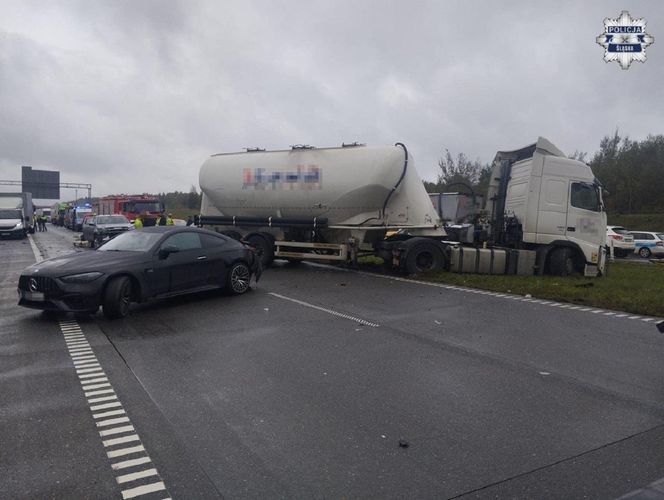 Karambol pięciu aut na A1 pod Częstochową! Są ranni