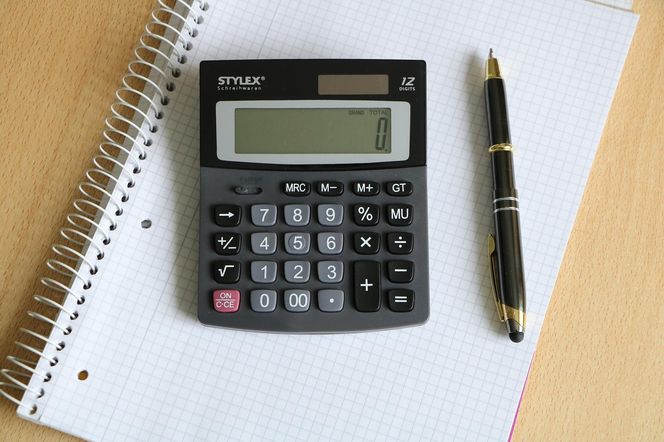 Egzamin ósmoklasisty 2025: Co wziąć ze sobą na egzamin? Co można mieć na E8? Tego nie bierz! Będziesz miał kłopoty