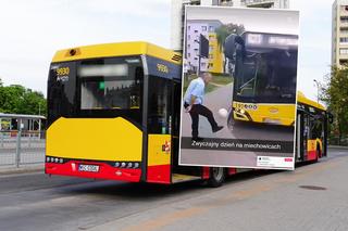 Kierowca autobusu miejskiego niczym Lewandowski żonglował piłką na pętli autobusowej
