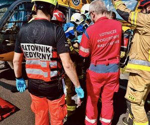 Wypadek w Chełmie Śląskim. Kierowca wjechał pod ciężarówkę