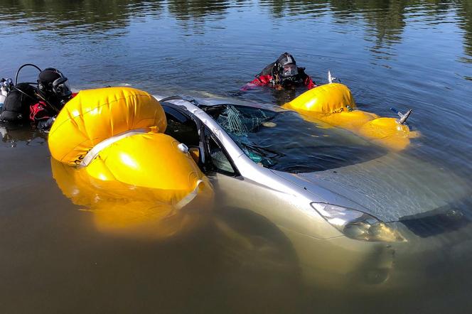 Auto zsunęło się do wody. Dramat na Kanale Grunwaldzkim