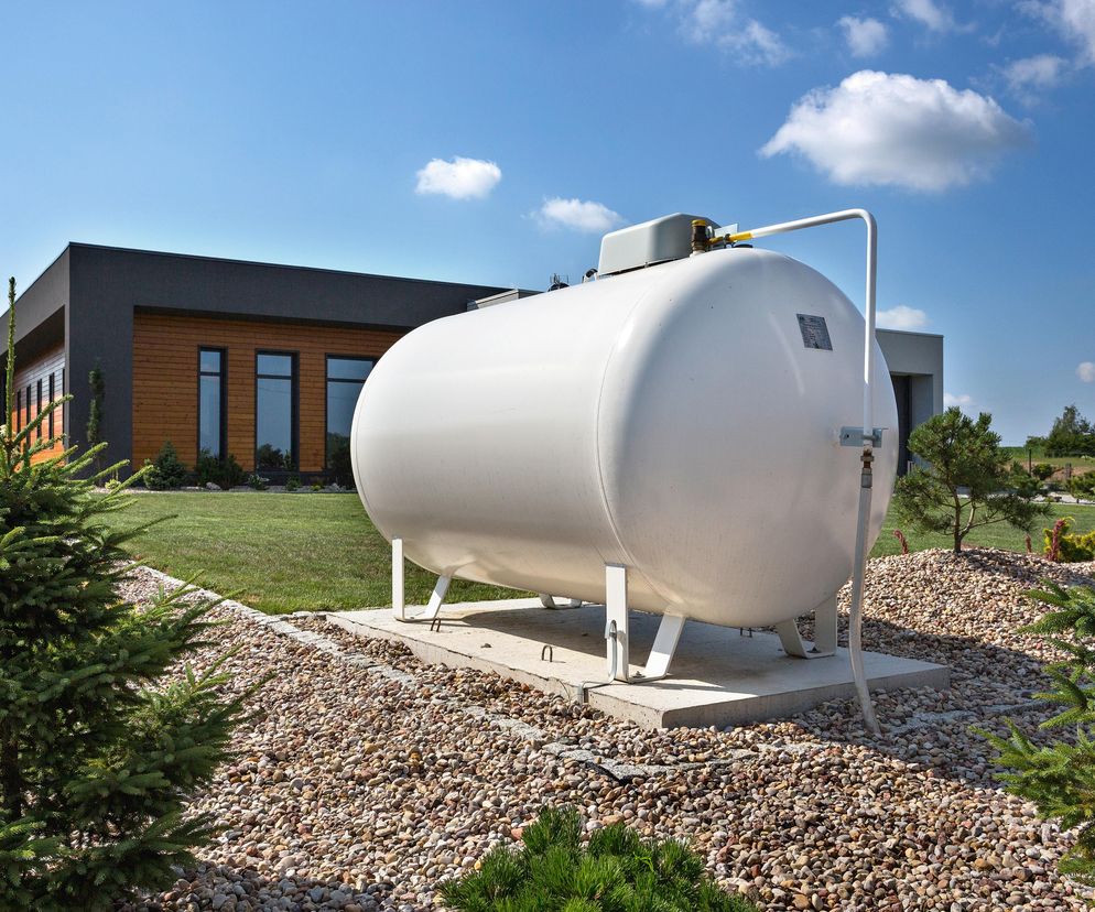 Zbiornik na gaz LPG na działce - wystarczy zgłoszenie czy konieczne pozwolenie na budowę?