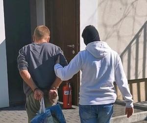 44-latek z nożem w ręku dokonał szeregu napadów rozbójniczych na sklepy spożywcze w Krakowie