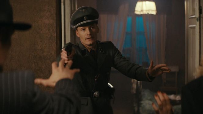 Zatoka szpiegów 2, odcinek 17. Franz (Bartosz Gelner), Engel (Michał Balicki), Greta (Karolina Kominek)