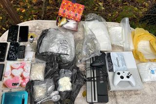 Poszukiwany 33-latek ukrywał się z żoną i niemowlęciem na działkach. W organizmie dziecka wykryto kokainę