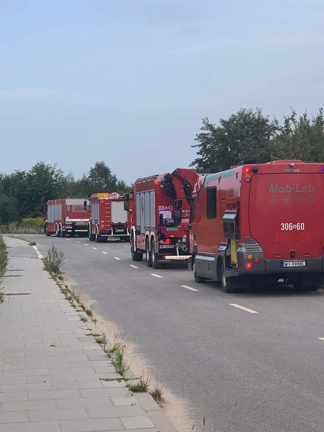 Zrzut nieznanych substancji przy ul. Berensona w Warszawie