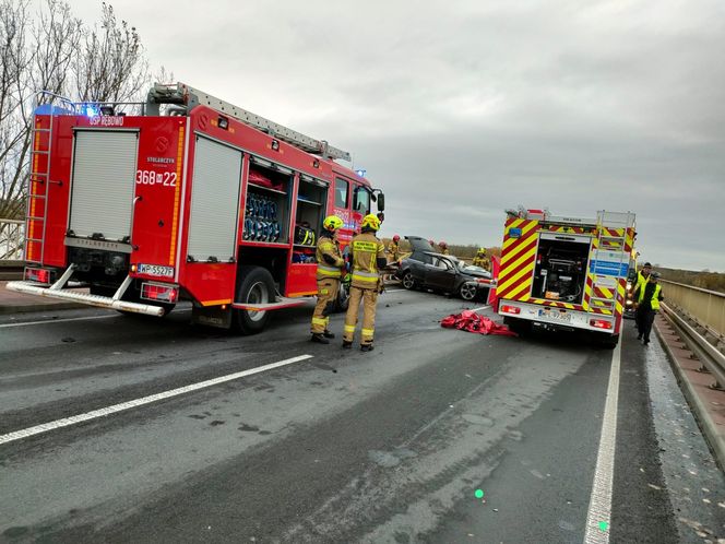 Wyszogród: Tragiczny wypadek na moście. Audi zmiażdżone przez Scanię. Kierowca nie miał szans