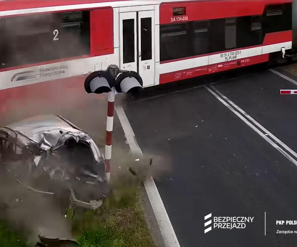 Dramat na przejeździe w Strykowie! Mężczyzna stanął na torach, maszynista mógł tylko patrzeć