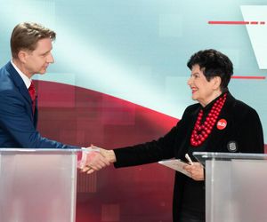  Joanna Senyszyn w czerwonych koralach  