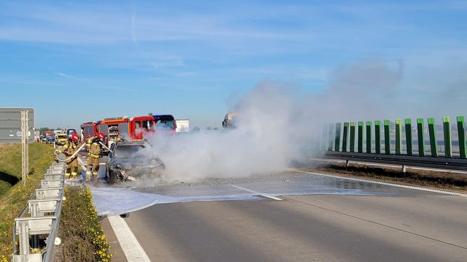 Pożar samochodu pod Jaworem 