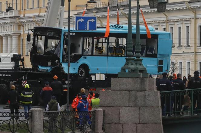 Rosja/ Autobus wpadł do rzeki w Petersburgu – trzy osoby nie żyją