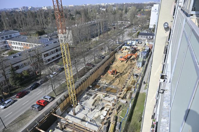 Deweloper buduje apartamentowiec tuż pod ich oknami. „Ten blok zasłoni nam świat”