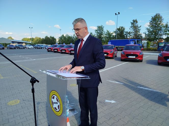 Siedlecki WORD wymienił starą flotę pojazdów egzaminacyjnych na nowe samochody marki Suzuki Swift