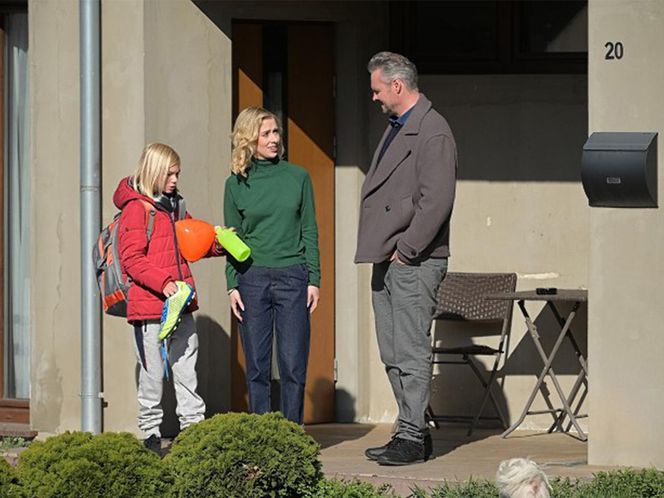 Pierwsza miłość, odcinek 4024: Kaja (Elżbieta Trzaskoś), syn Kai - Kostek, mąż Mikołaj Kamiński (Michał Gadomski)