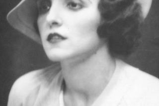 Aktorka Janina Sikorska w jednej ze scen przedstawienia. Światowid nr 2/596 z 11.01.1936.