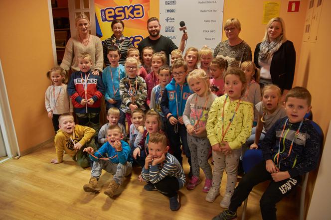 Recytowali i śpiewali. Dzieci z gminy Uchanie odwiedziły Radio ESKA Lublin