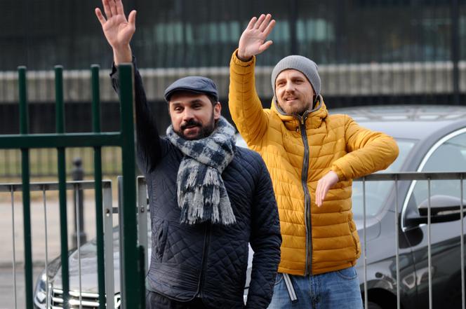 O mnie się nie martw 2 sezon odc. 7. Krzysiek (Paweł Domagała), Filip (Piotr Jankowski)